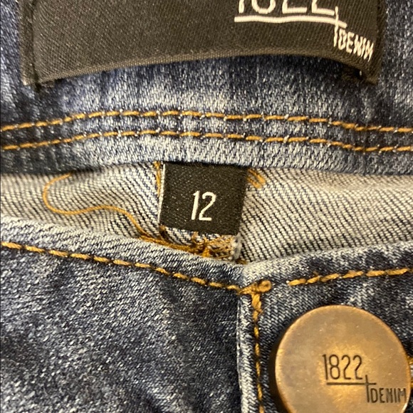 Women's Blue Jeans - Picture 4 of 4